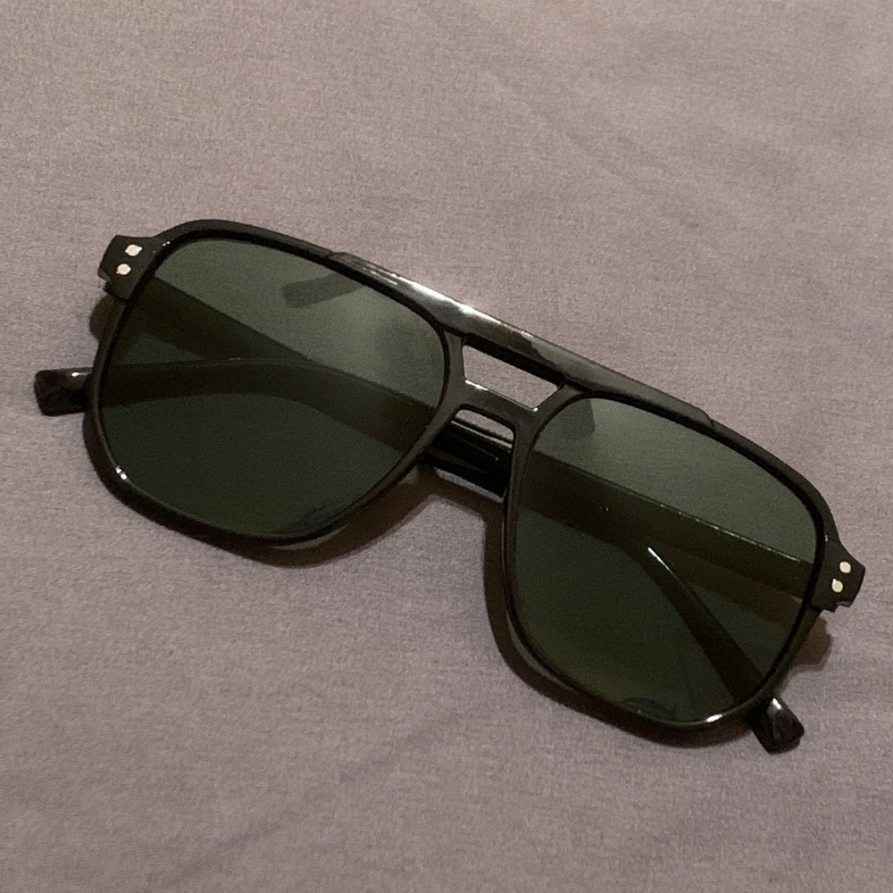 NWOT Men’s Aviator Plastic Frame Sunglasses